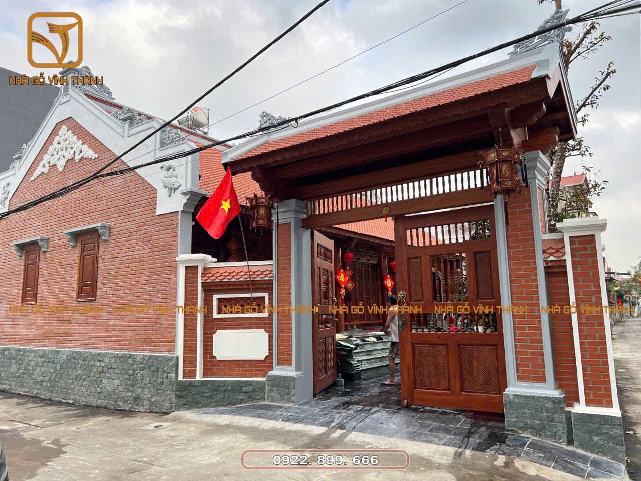 Cổng gỗ 2 mái nhà gỗ 5 gian 22 cột