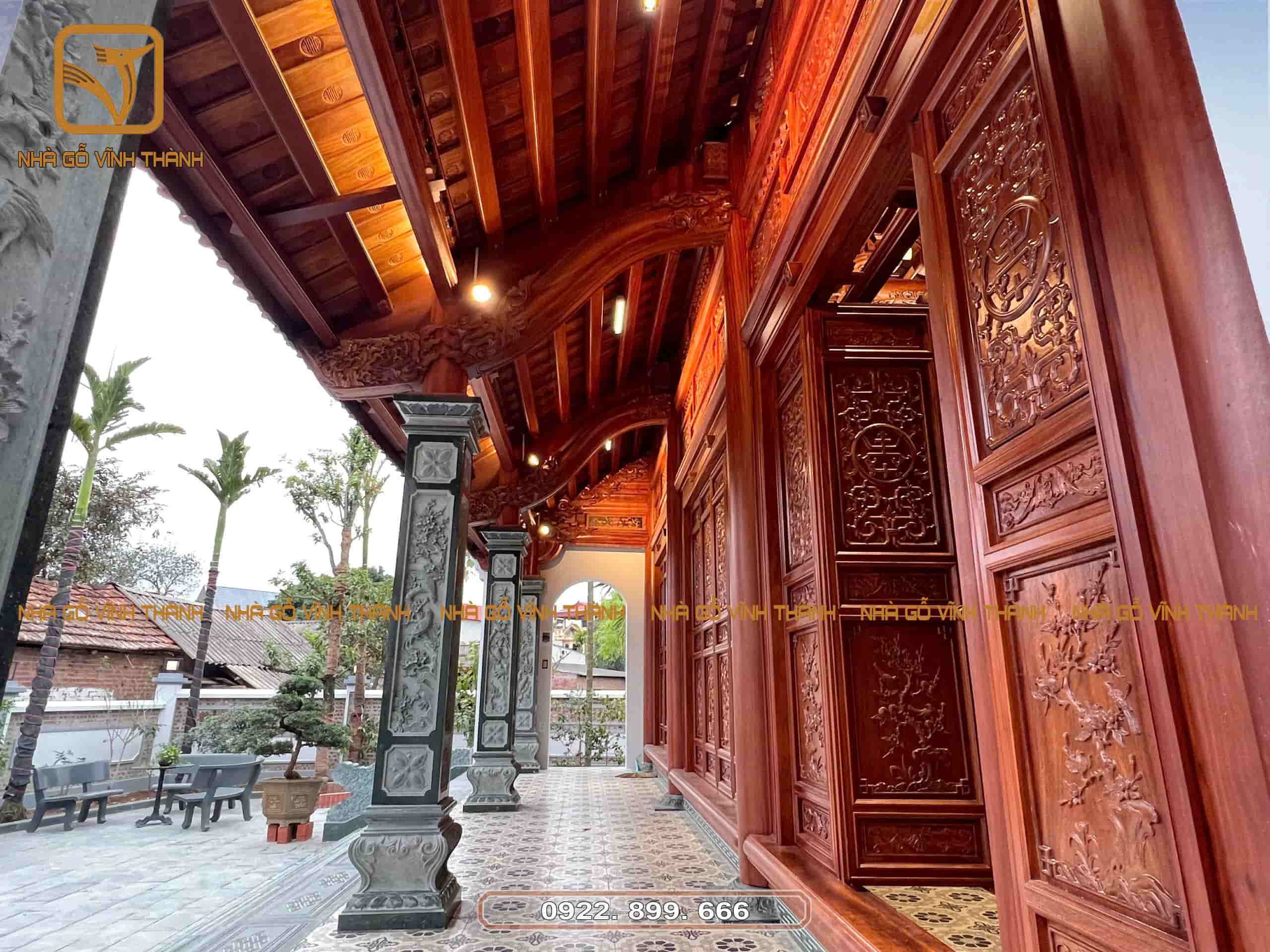 Hiên nhà gỗ 3 gian cột hiên đá